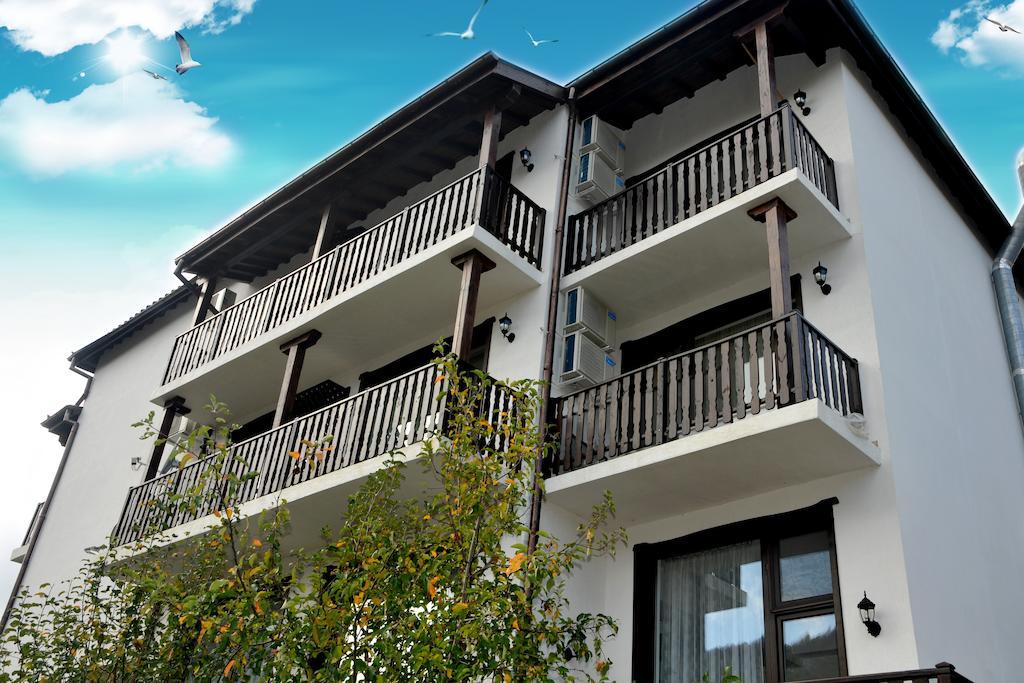 Family Hotel And Restaurant Plamena Όρεσακ Εξωτερικό φωτογραφία