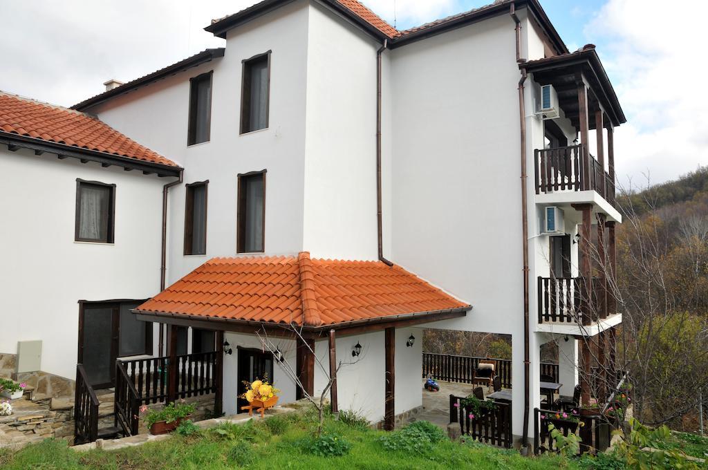 Family Hotel And Restaurant Plamena Όρεσακ Εξωτερικό φωτογραφία