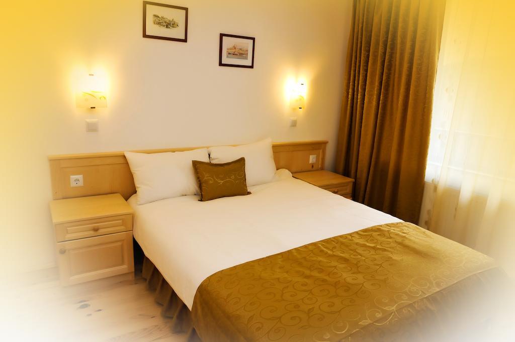 Family Hotel And Restaurant Plamena Όρεσακ Δωμάτιο φωτογραφία