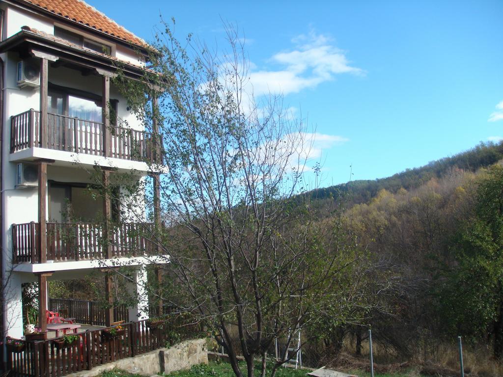 Family Hotel And Restaurant Plamena Όρεσακ Εξωτερικό φωτογραφία